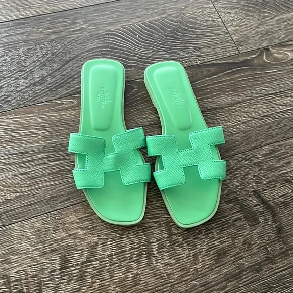NWT Hermes Green Oran Size 5 Sandals. - Picture 1 of 5